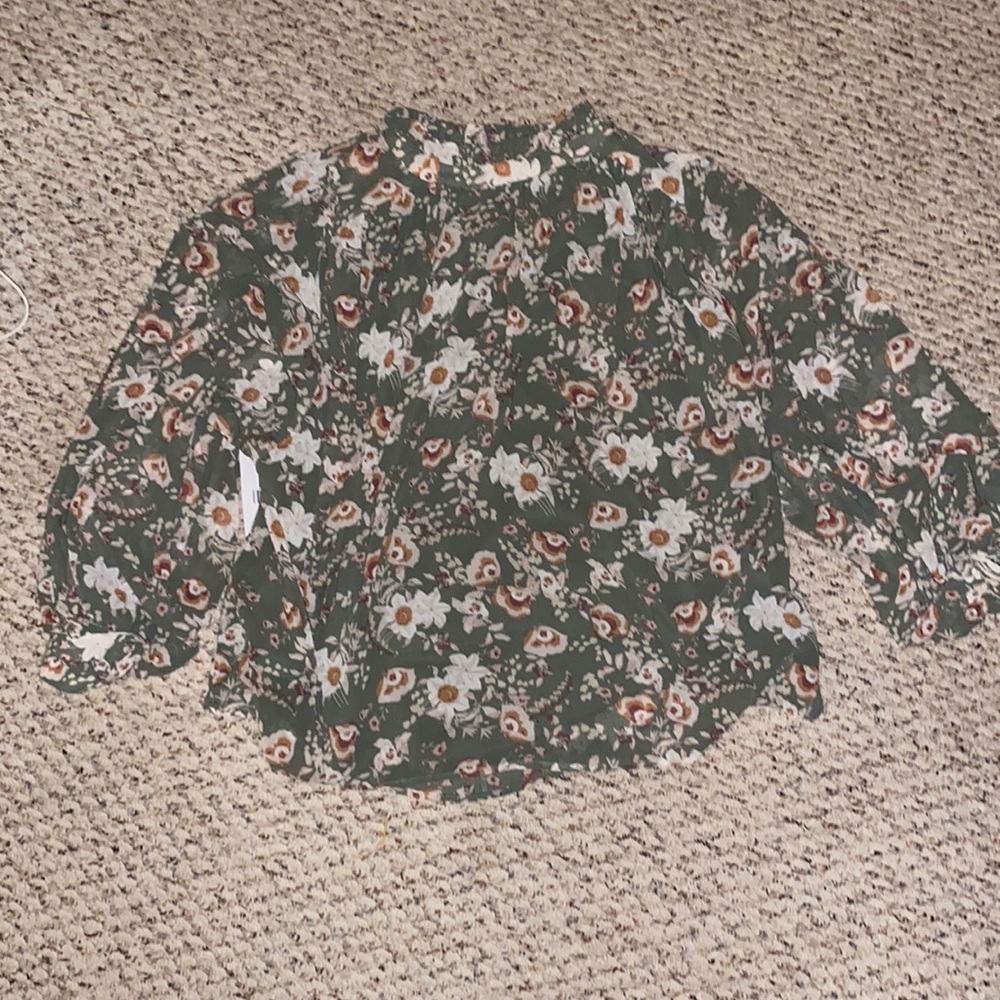 NWT Bubble sleeve blouse